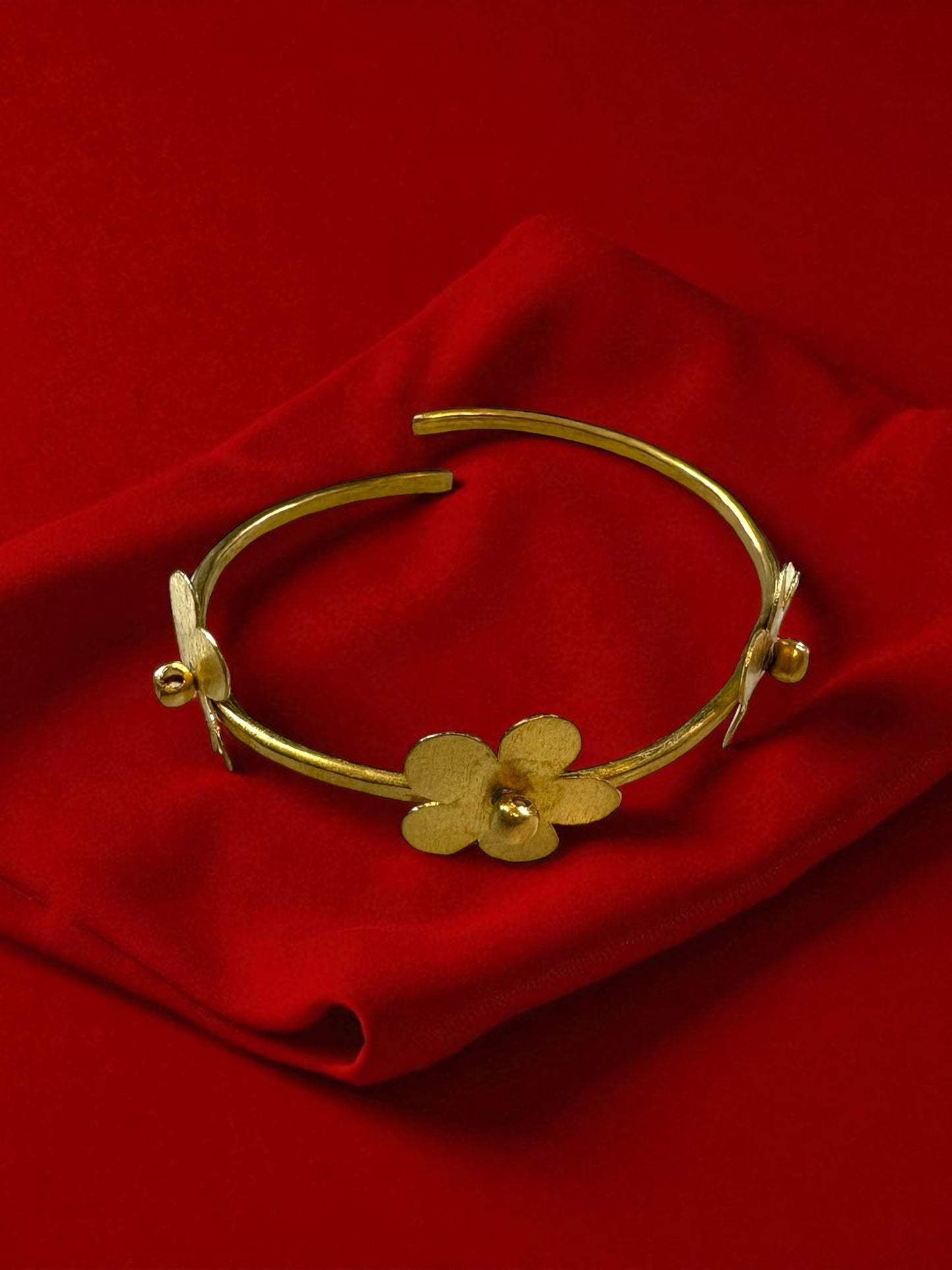 Bangaliana Flower Brass Thin Bracelet