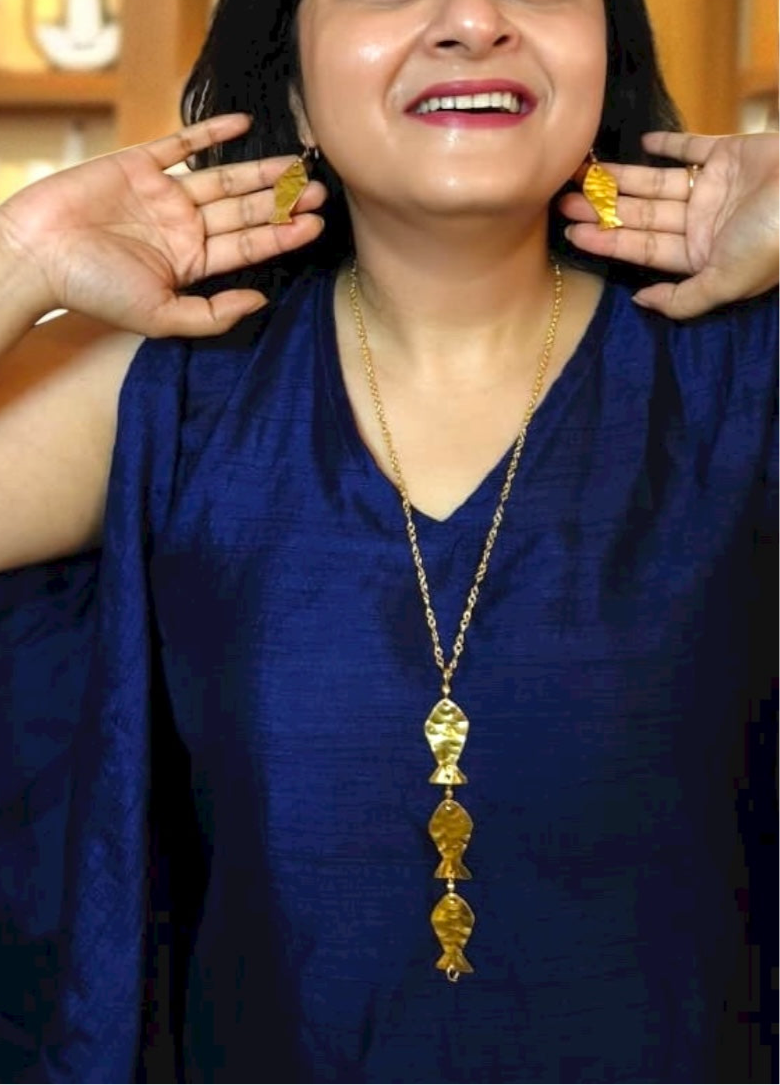 Meenakshi Brass Pendant Chain Necklace Jewelry Set (Necklace, Earrings)