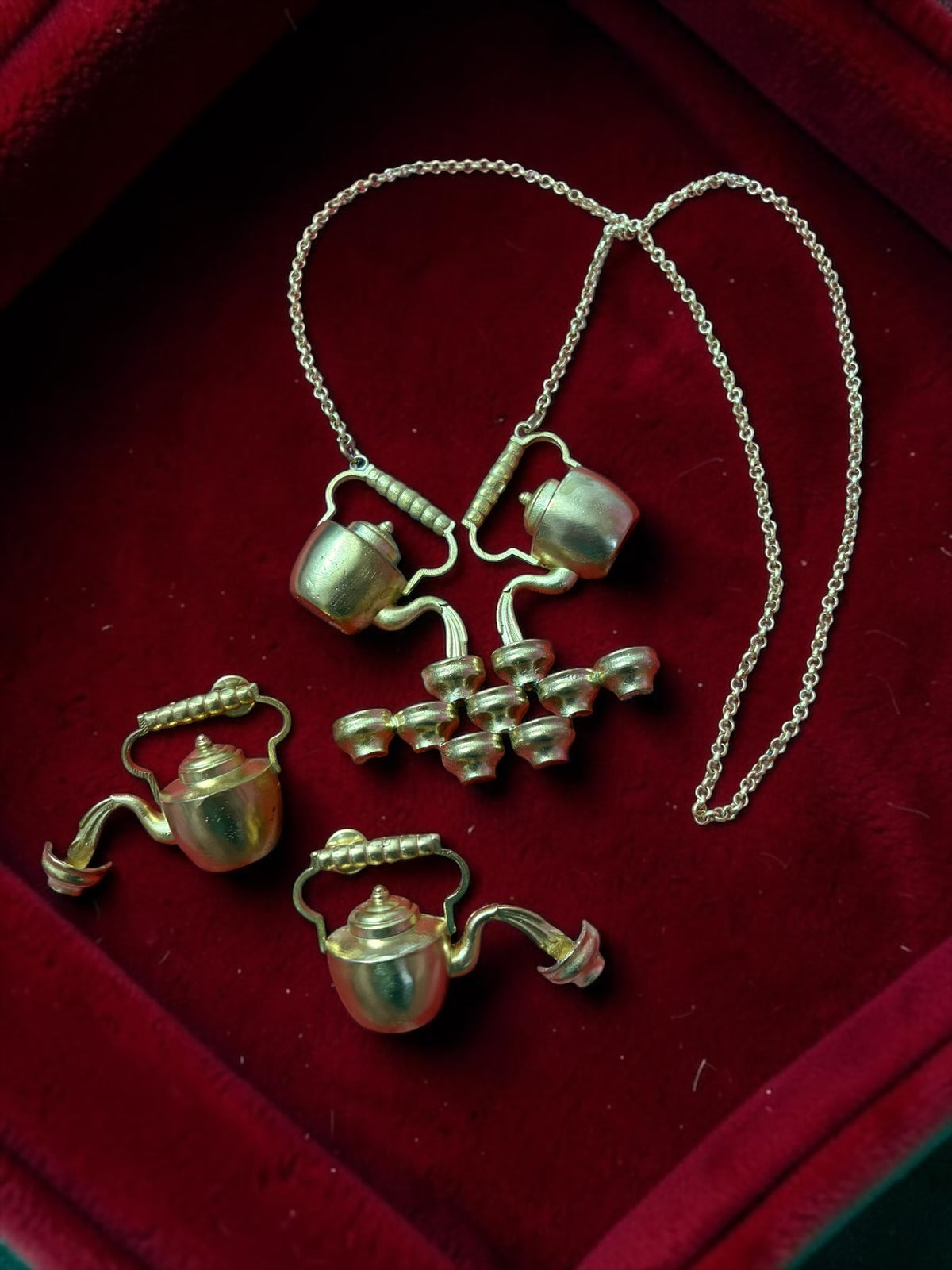 High Tea Premium Sculptural Brass Necklace Jewelry Set (Necklace, Earrings)