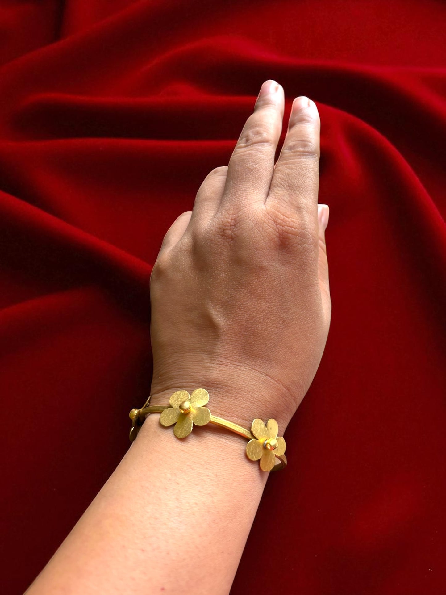 Bangaliana Flower Brass Thin Bracelet