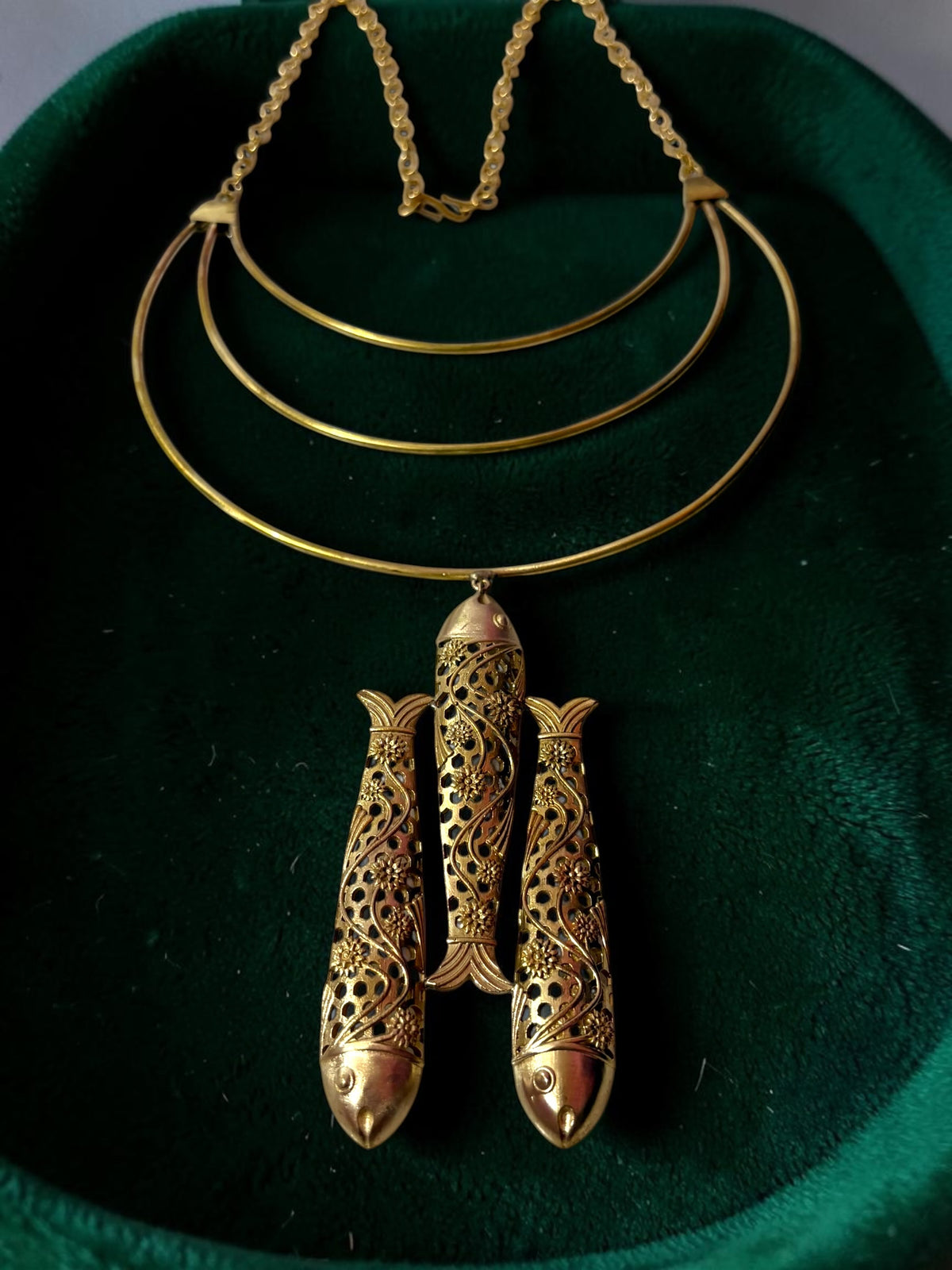 Meenmohini Premium Sculptural Brass Necklace Jewelry Set (Necklace, Earrings)