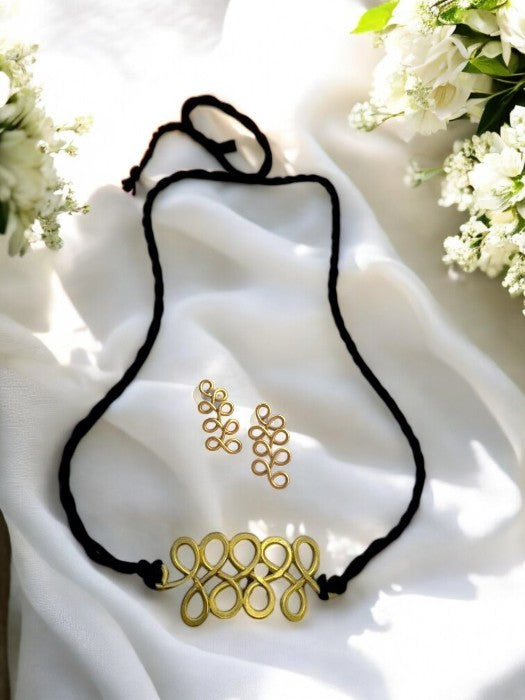 figure-8s-mini-brass-choker-necklace-jewelry-set-necklace-earrings