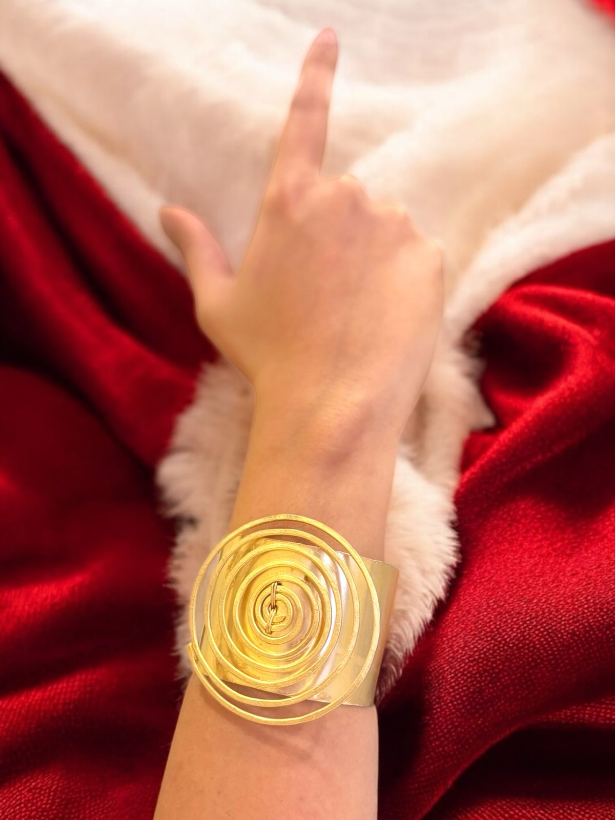 big-spiral-brass-handcuff