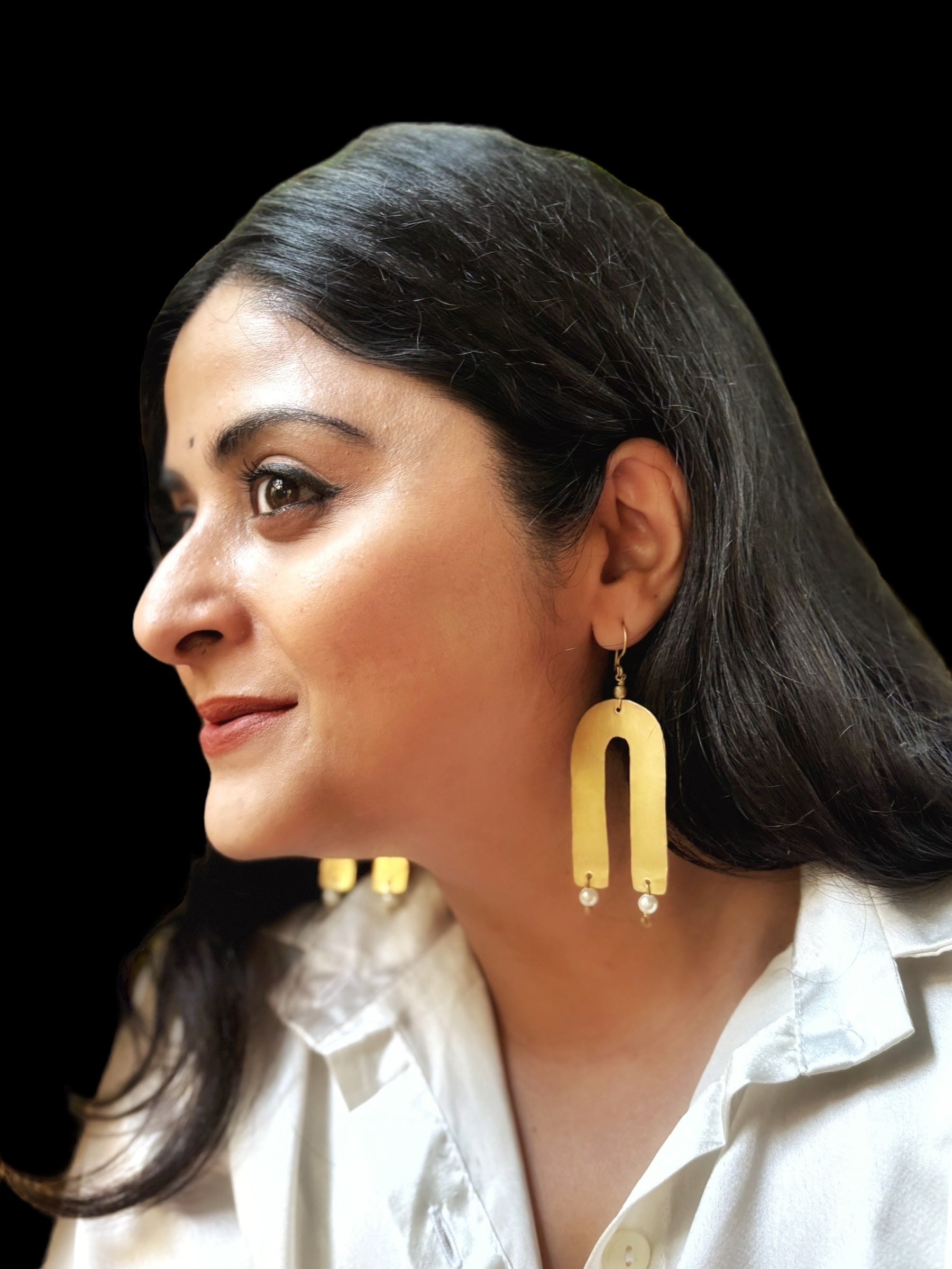 horse-shoe-brass-earrings