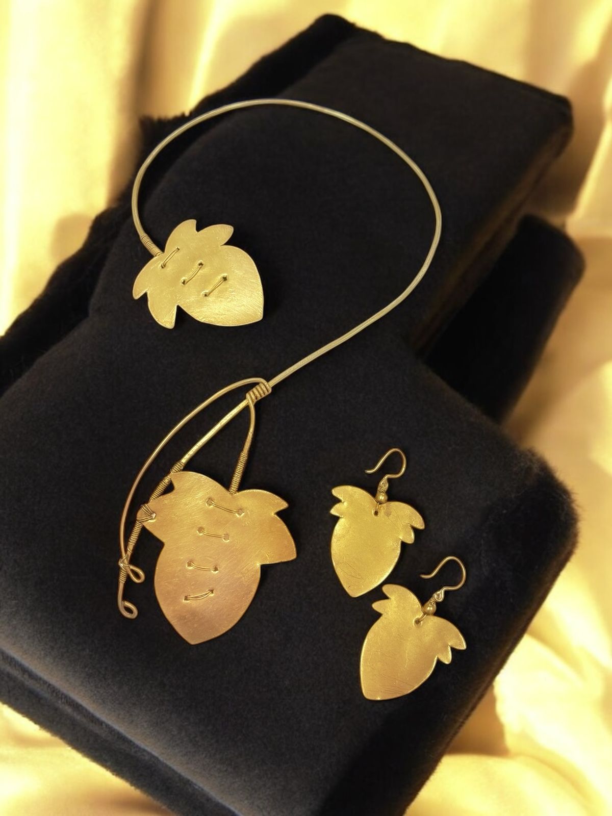 maple-leaf-brass-hasli-necklace-jewelry-set