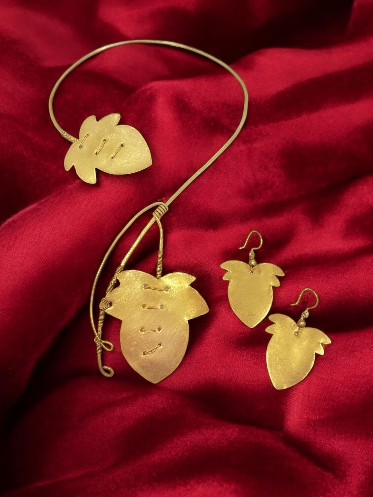 maple-leaf-brass-hasli-necklace-jewelry-set