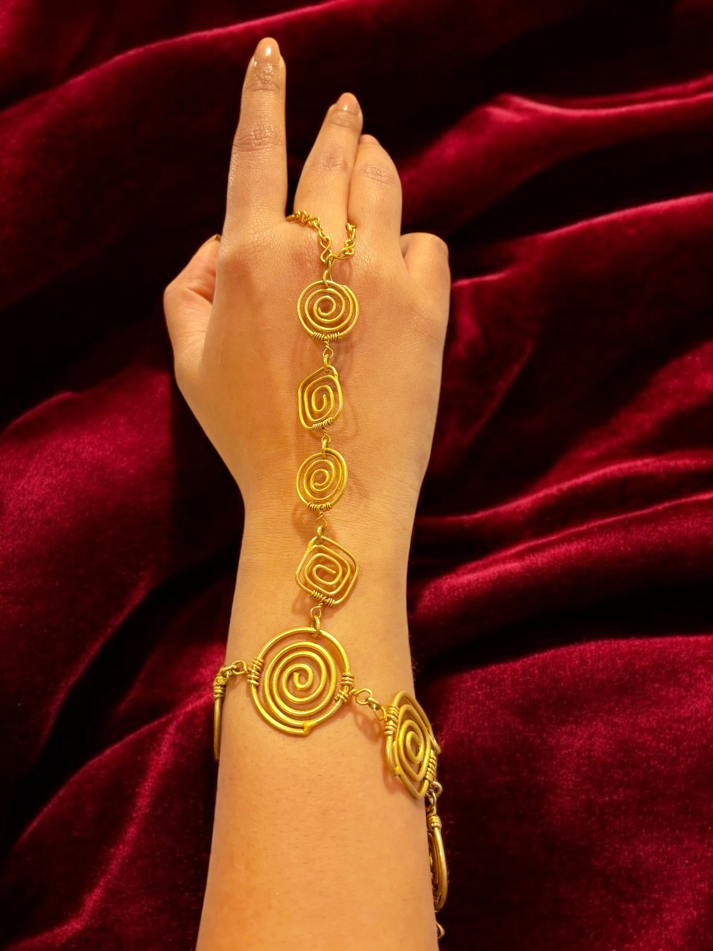 spiral-charms-hand-harness