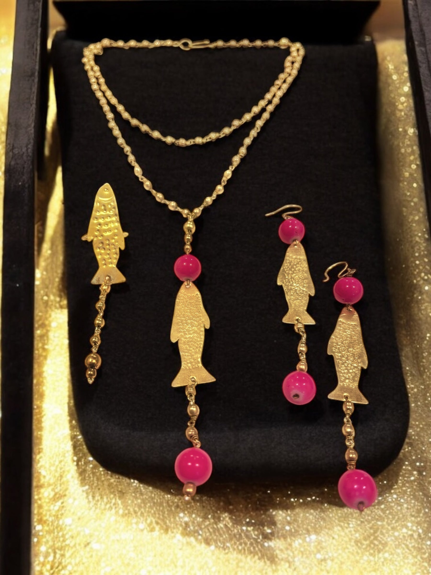fishy-pink-beaded-brass-pendant-necklace-jewelry-set-necklace-earrings-ring