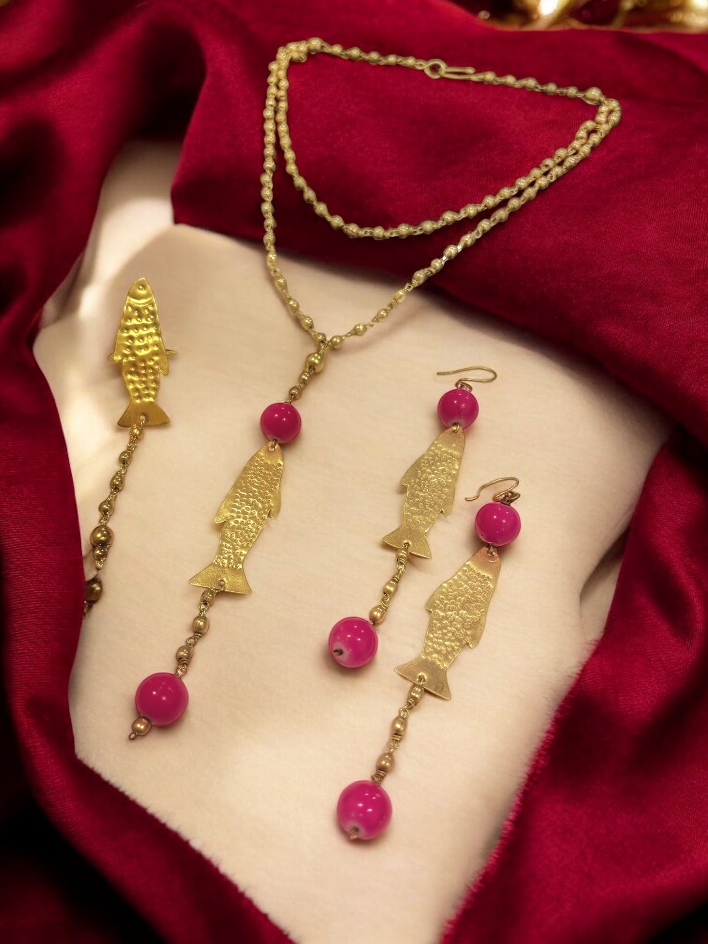 fishy-pink-beaded-brass-pendant-necklace-jewelry-set-necklace-earrings-ring