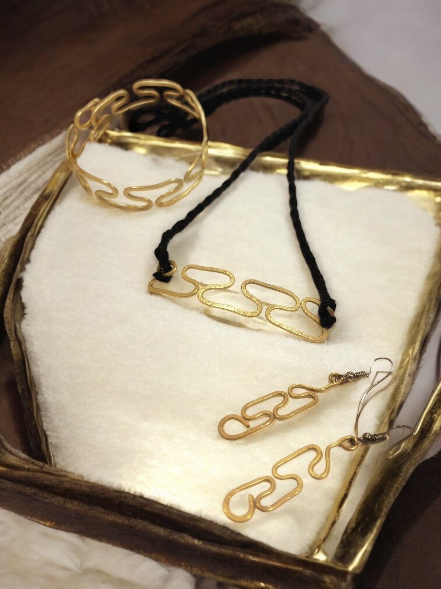 flat-spiral-mini-brass-choker-necklace-jewelry-set-necklace-earrings-bracelet