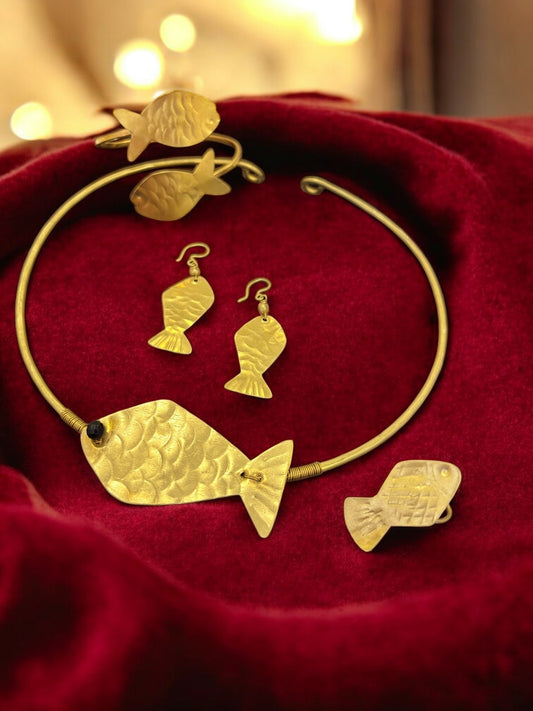 meenakshi-brass-hasli-necklace-jewelry-set-necklace-earrings-bracelet-ring