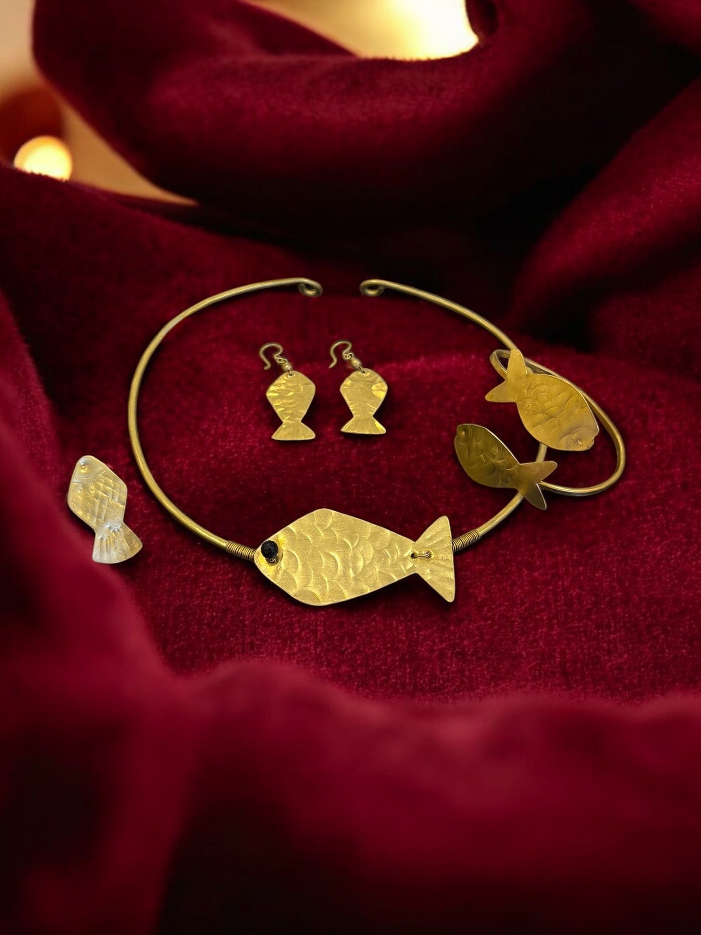 meenakshi-brass-hasli-necklace-jewelry-set-necklace-earrings-bracelet-ring