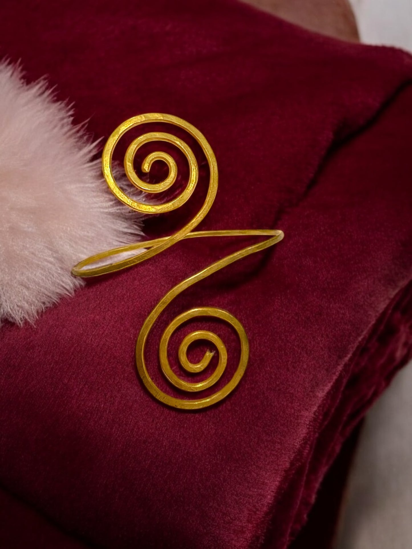 diagonal-spirals-brass-bracelet