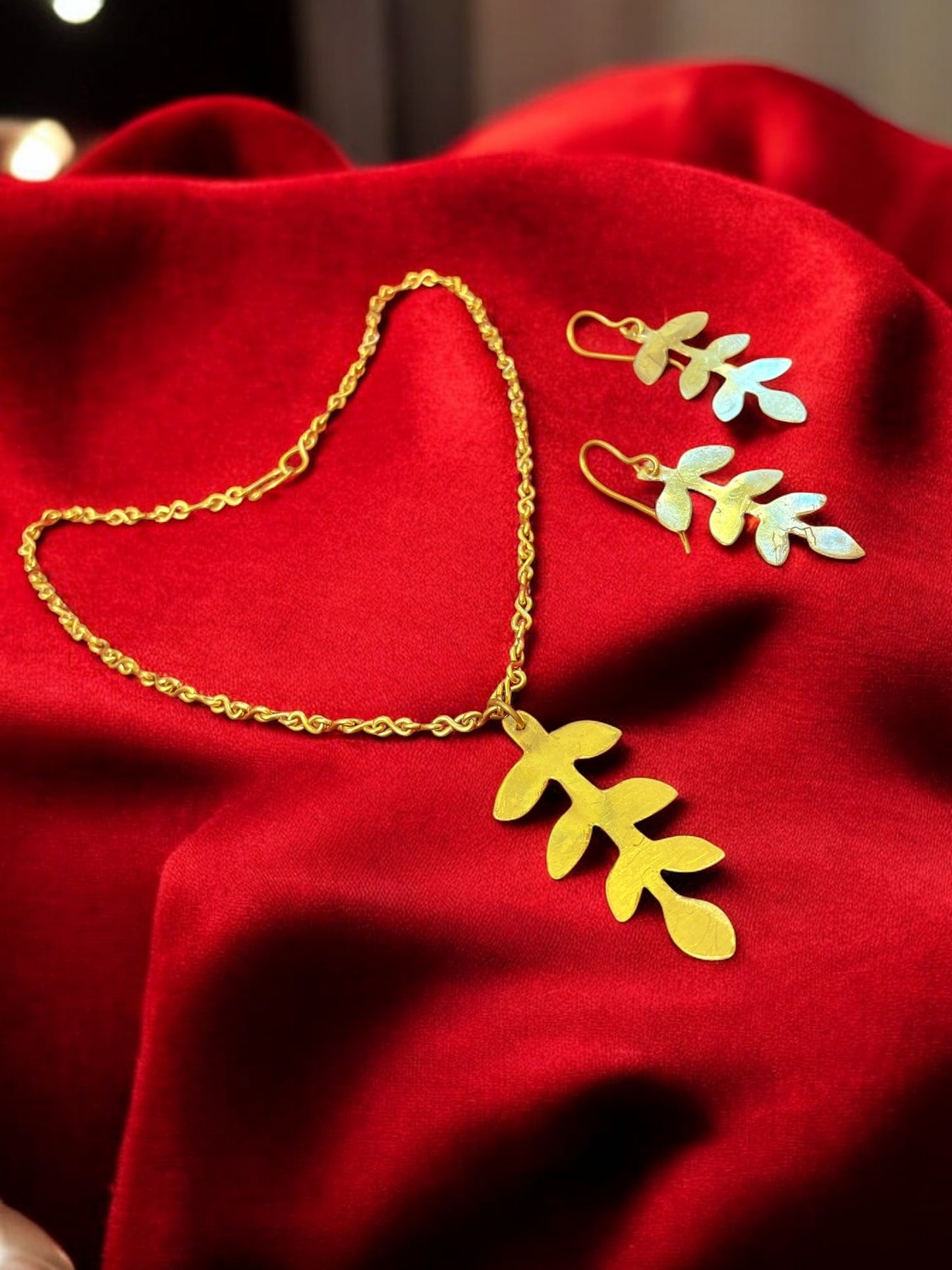curry-patta-brass-pendant-chain-necklace-jewelry-set-necklace-earrings