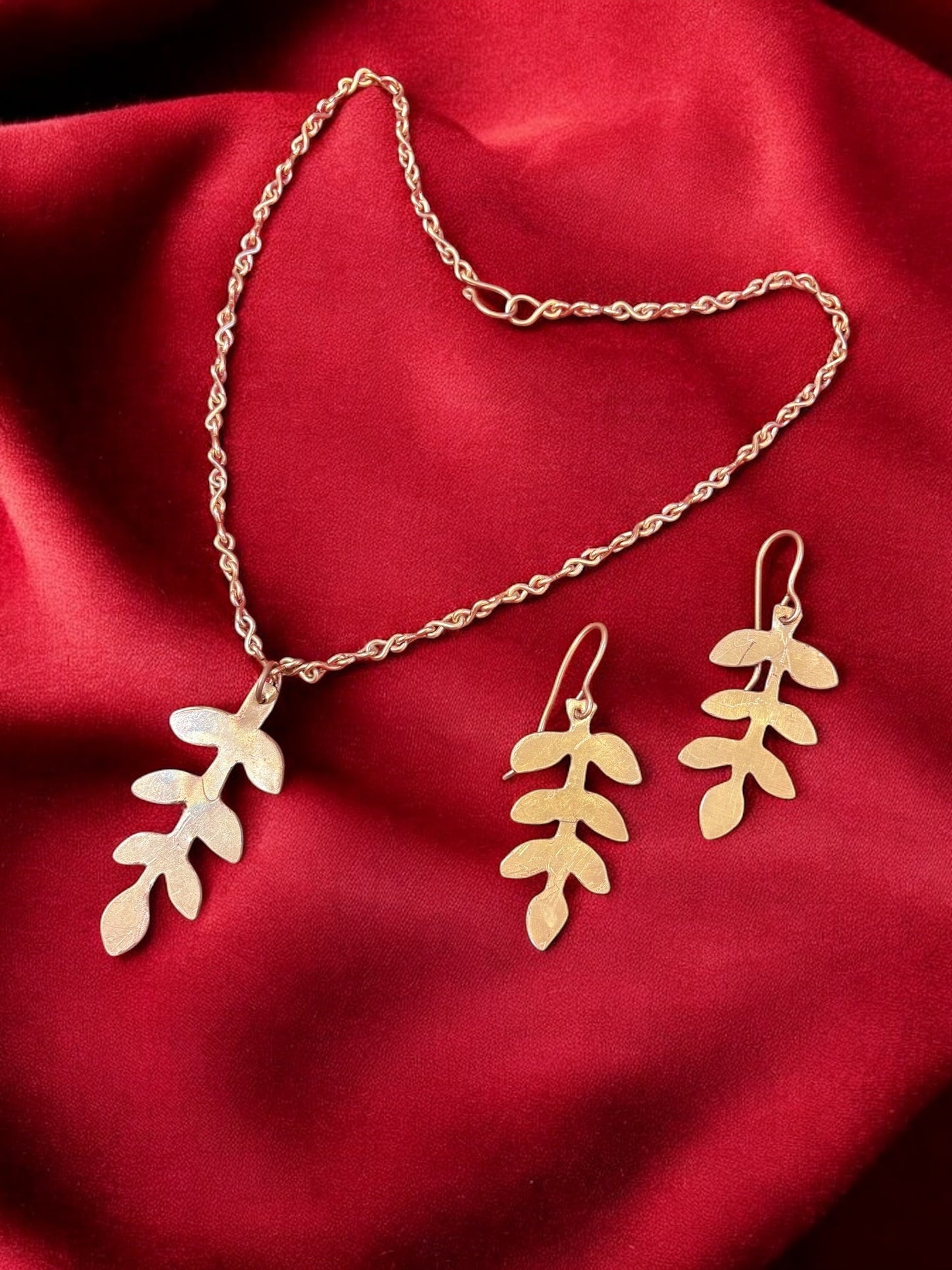 curry-patta-brass-pendant-chain-necklace-jewelry-set-necklace-earrings
