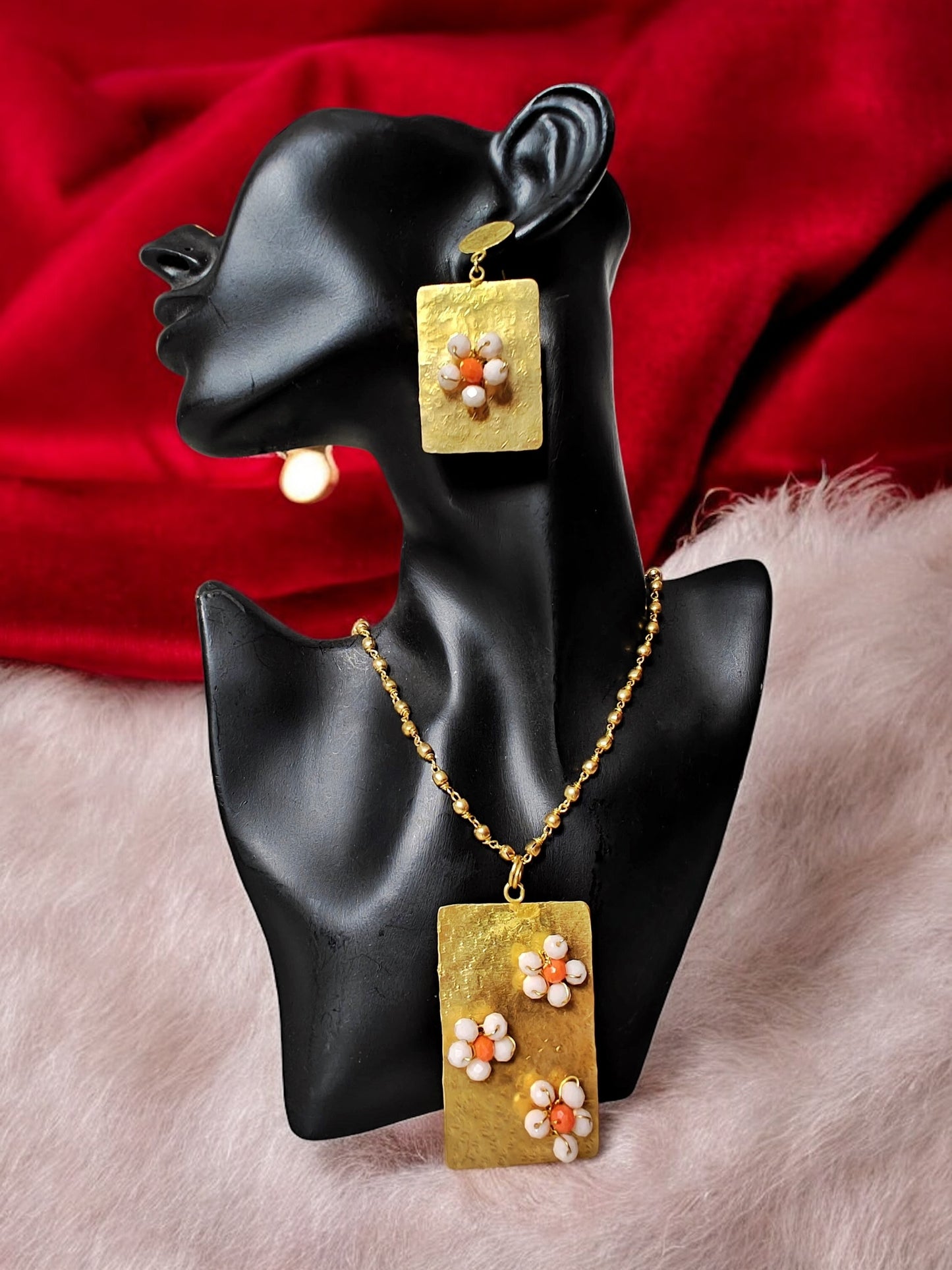 shiuli-crystal-and-brass-pendant-chain-necklace-jewelry-set-necklace-earrings