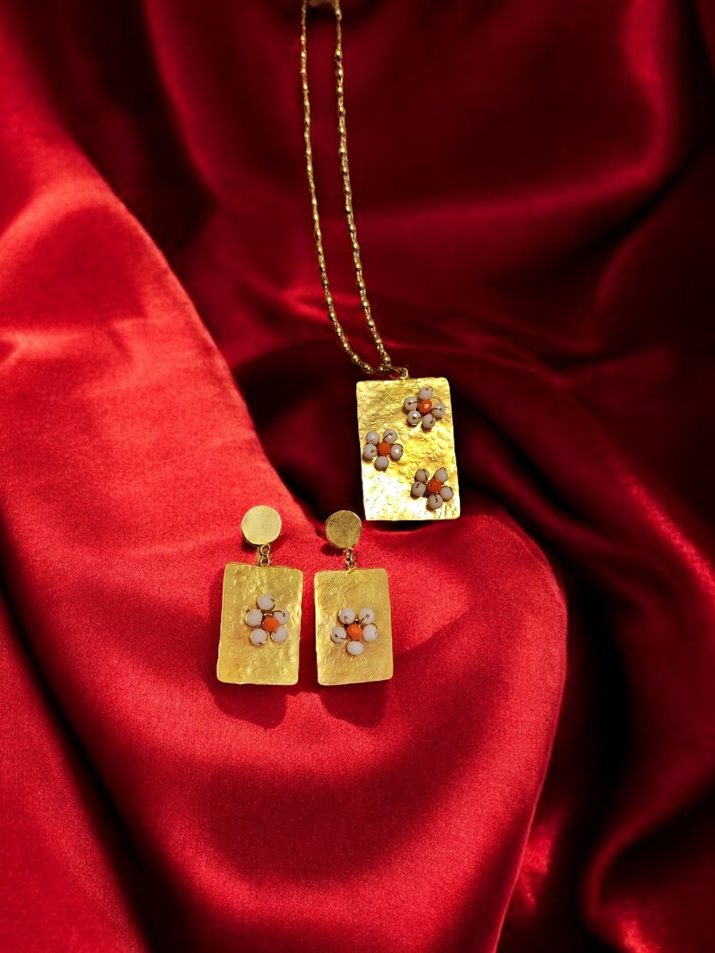 shiuli-crystal-and-brass-pendant-chain-necklace-jewelry-set-necklace-earrings
