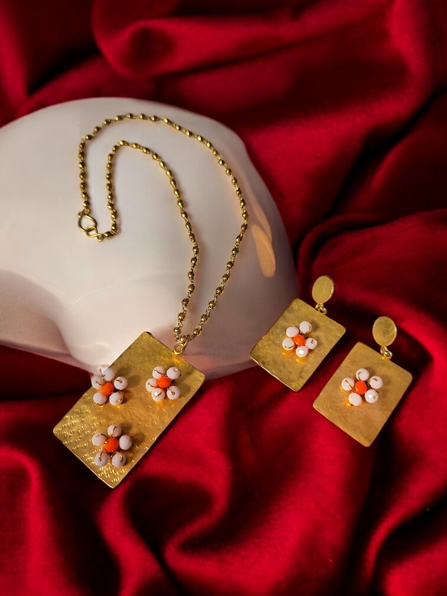 shiuli-crystal-and-brass-pendant-chain-necklace-jewelry-set-necklace-earrings