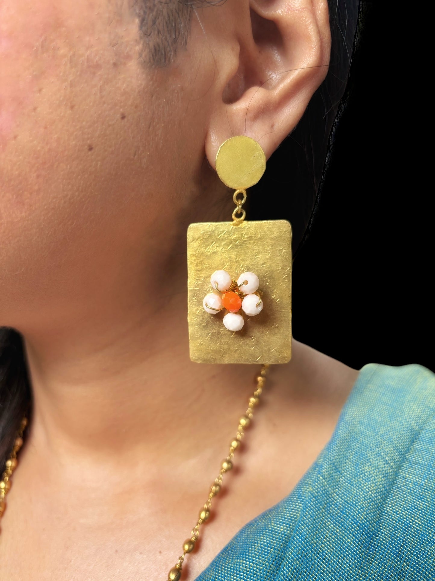 shiuli-crystal-and-brass-pendant-chain-necklace-jewelry-set-necklace-earrings