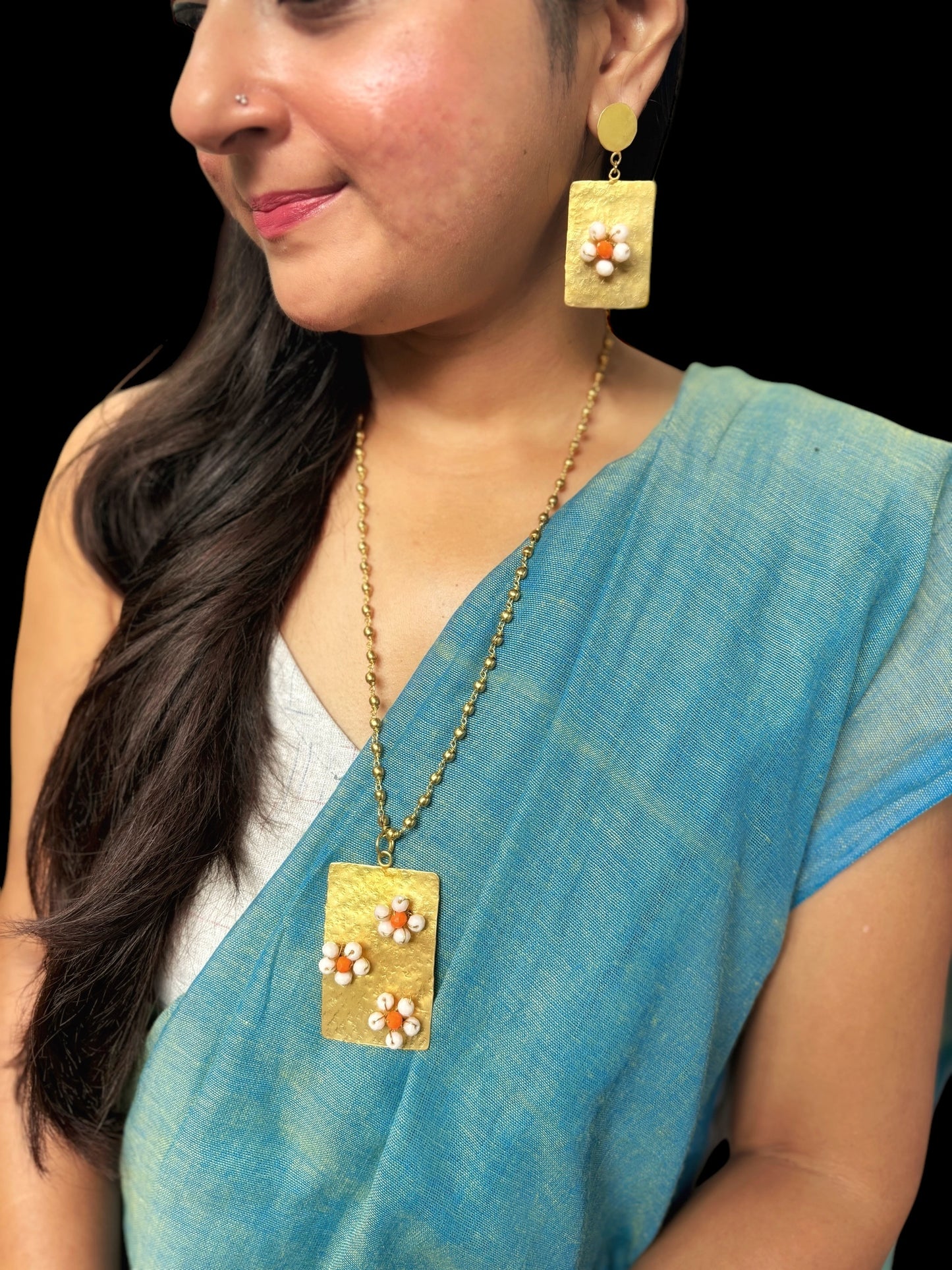 shiuli-crystal-and-brass-pendant-chain-necklace-jewelry-set-necklace-earrings