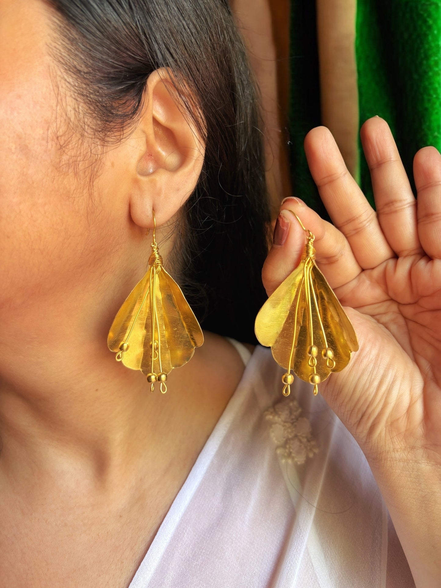 dancing-lilies-brass-earrings