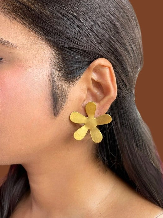 flower-brass-stud-earrings