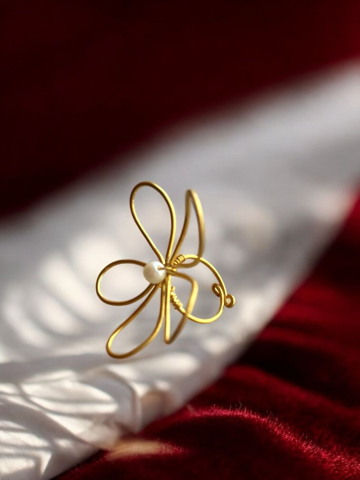 dainty-flower-pearl-brass-ring