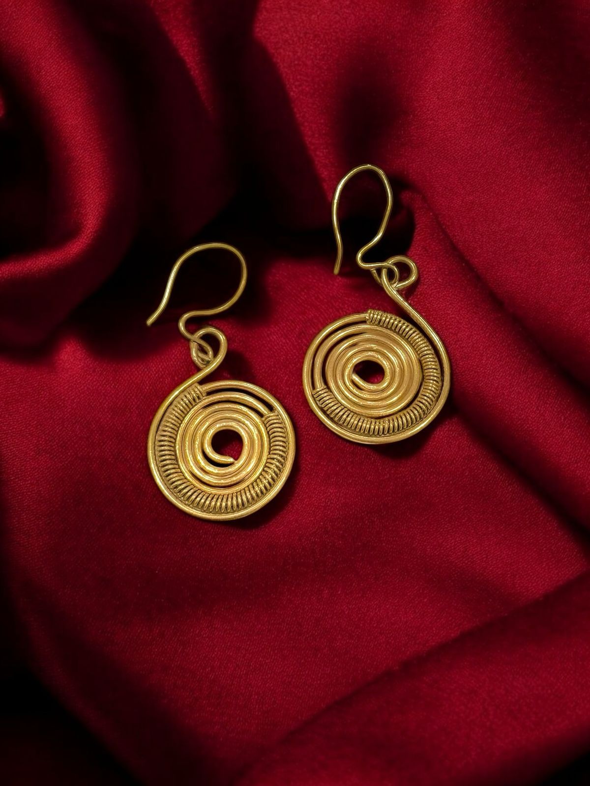 quadra-spiral-pendant-brass-necklace-jewelry-set-necklace-earrings-bangles