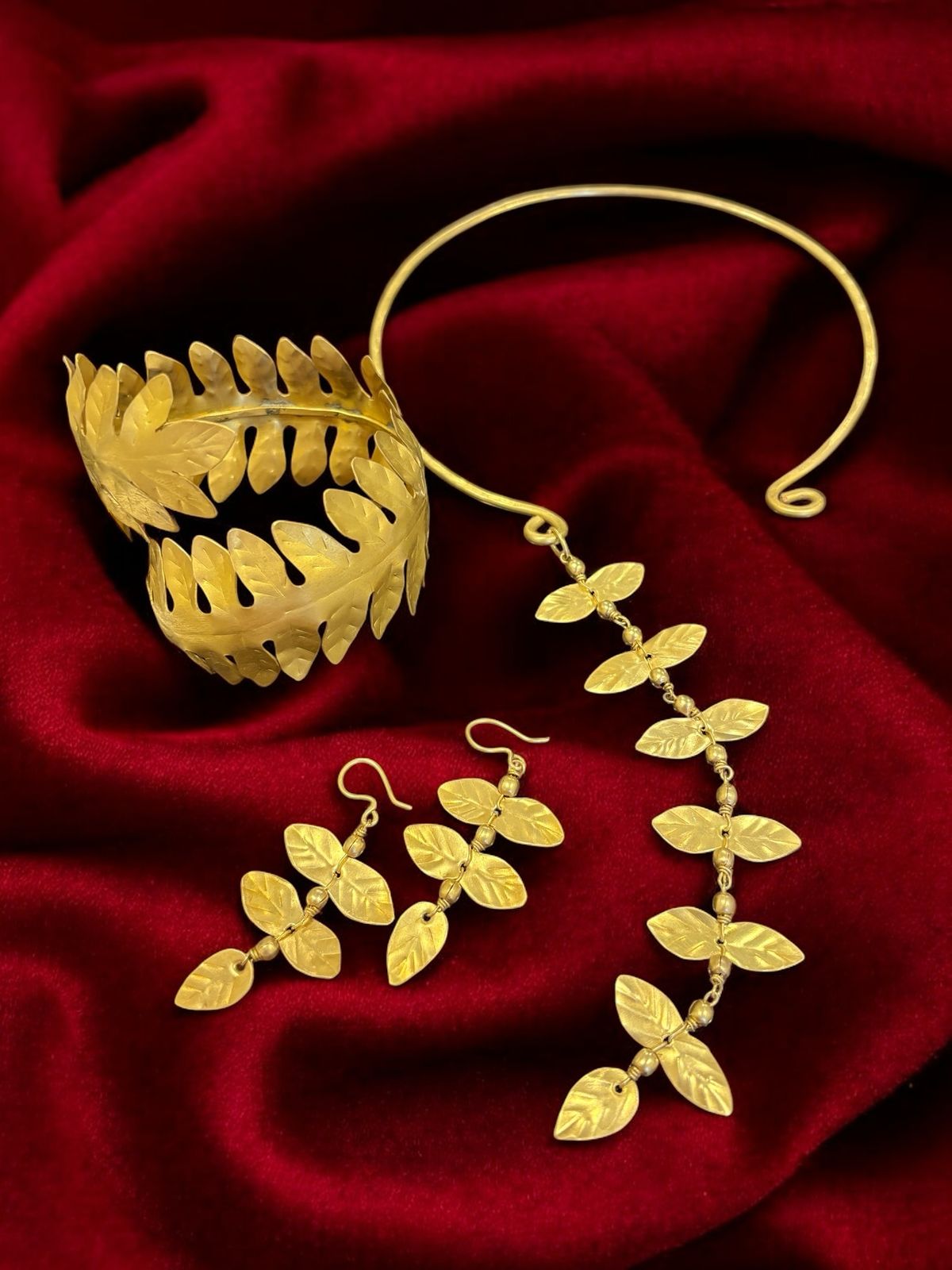 vine-fantasy-hasli-brass-necklace-jewelry-set-necklace-earrings