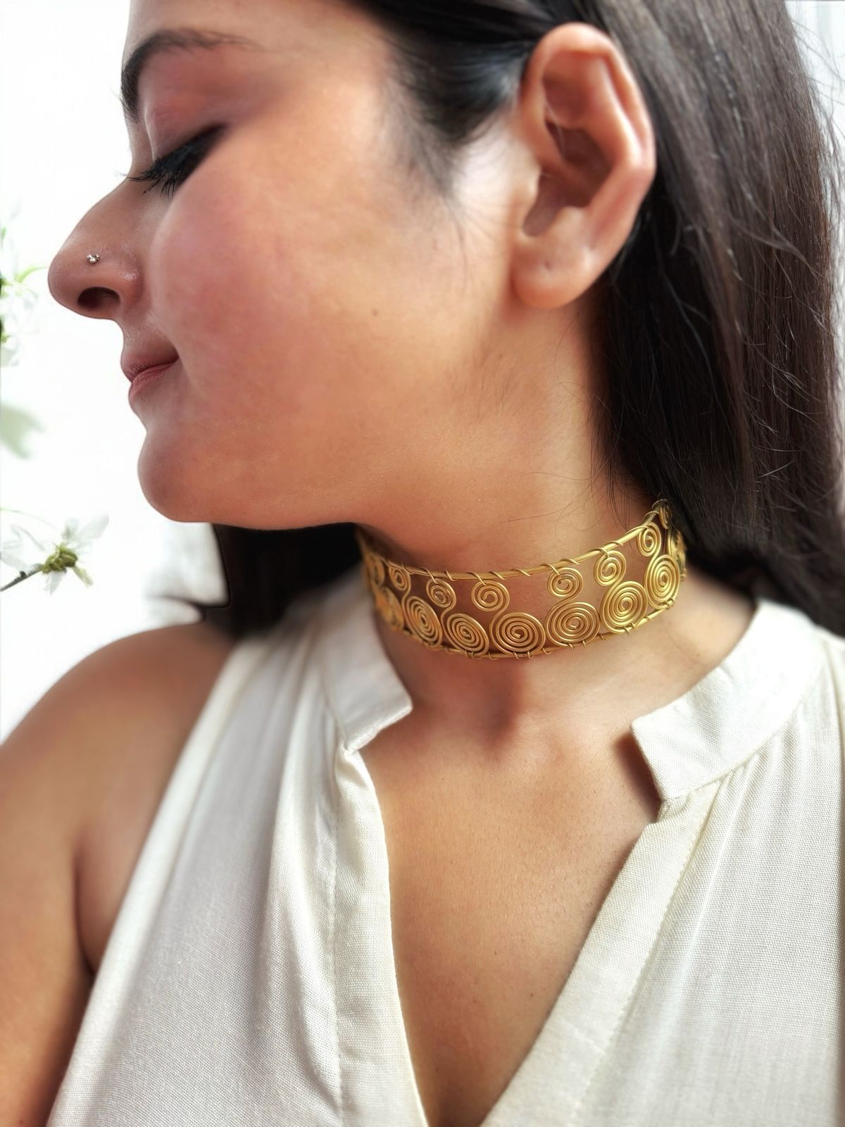 pihu-spiral-brass-choker-necklace