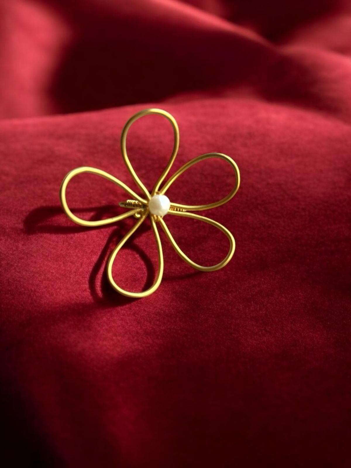 dainty-flower-pearl-brass-ring