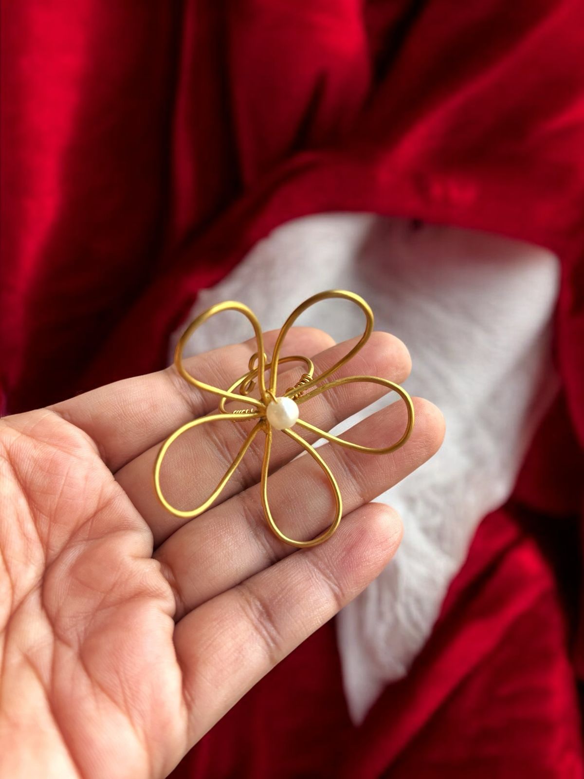dainty-flower-pearl-brass-ring