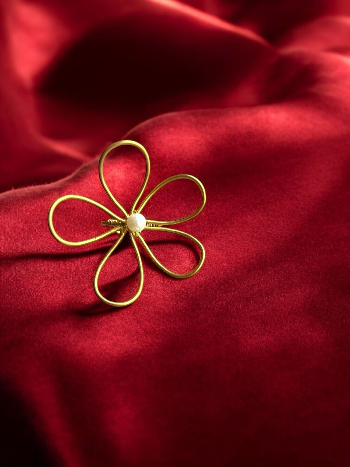 dainty-flower-pearl-brass-ring