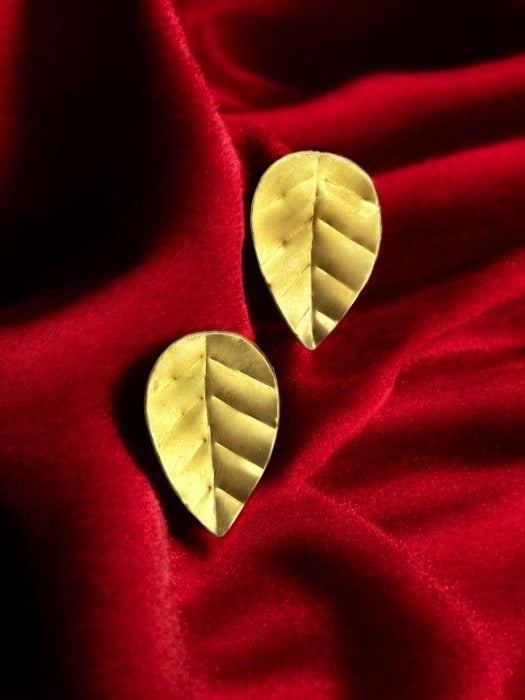 leaf-brass-stud-earrings