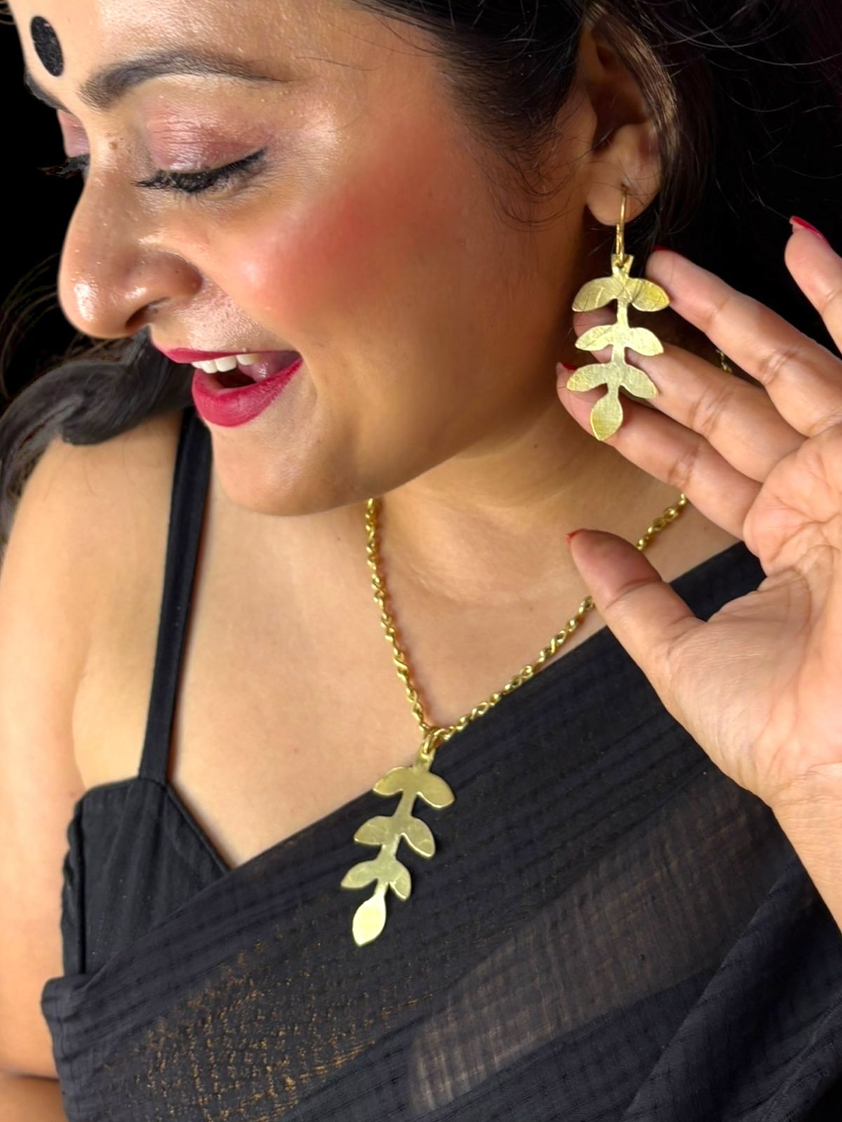 Curry Patta Brass Pendant Chain Necklace Jewelry Set (Necklace, Earrings)