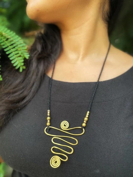 zigzag-double-spiral-brass-pendant-necklace