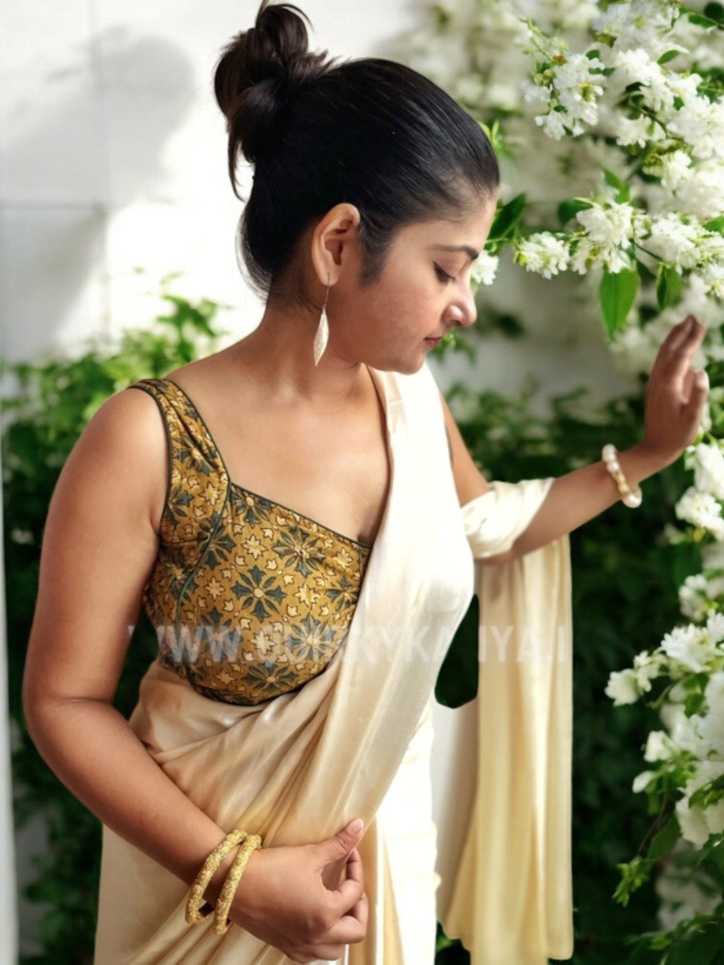 Mrittika Printed Sleeveless Blouse - Brown