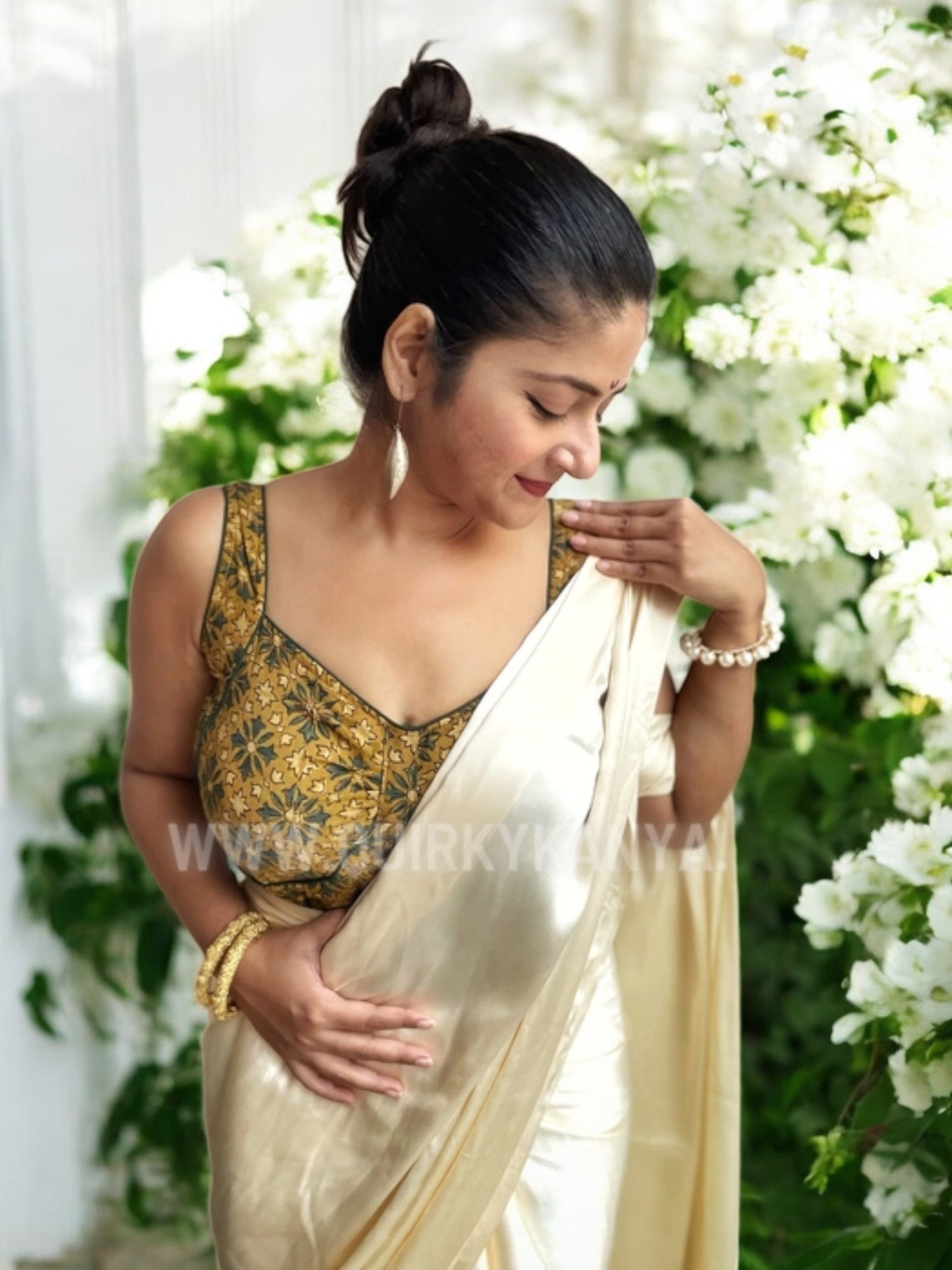 Mrittika Printed Sleeveless Blouse - Brown