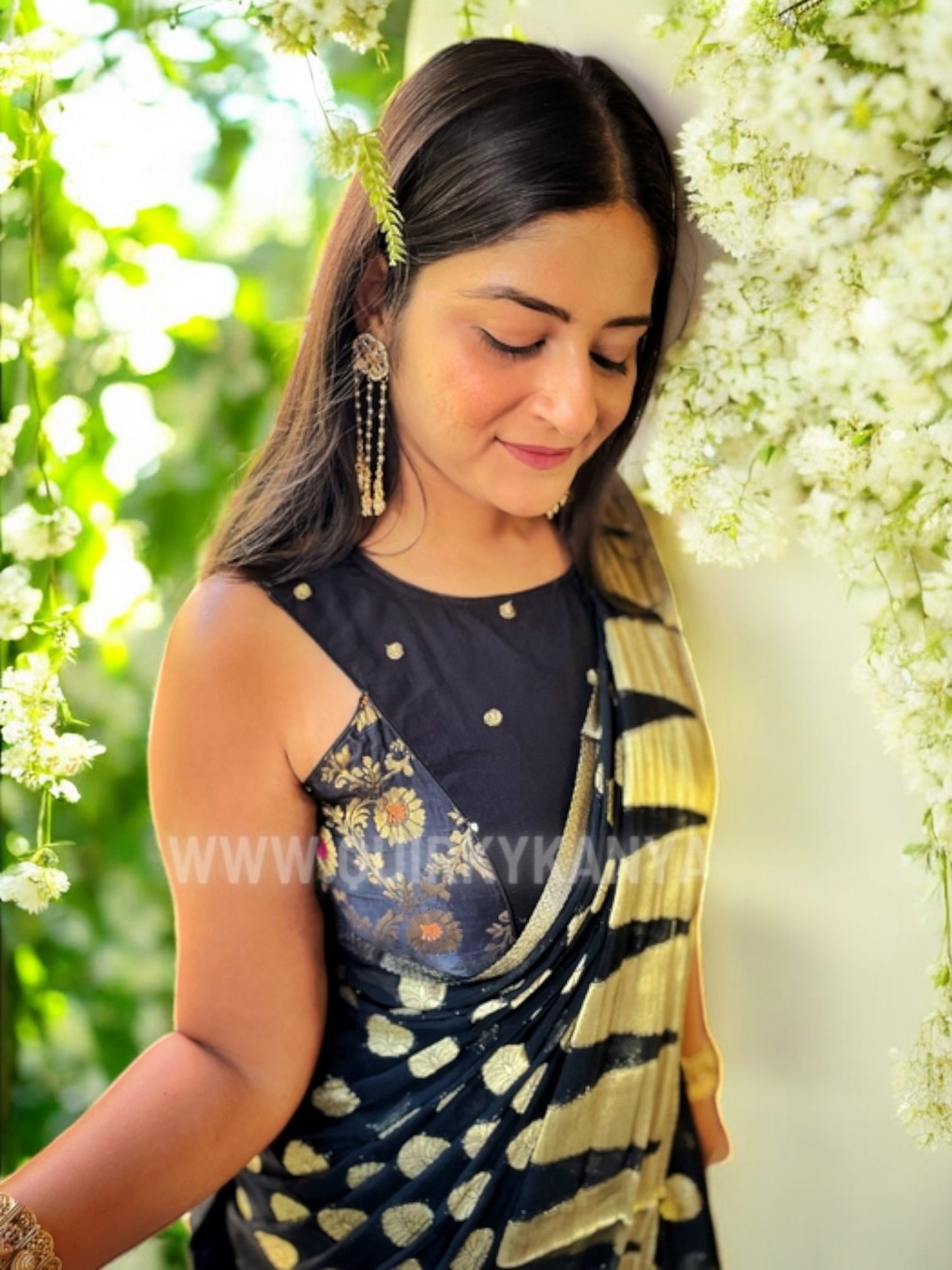 Raven Silhouette Brocade Sleeveless Blouse - Black