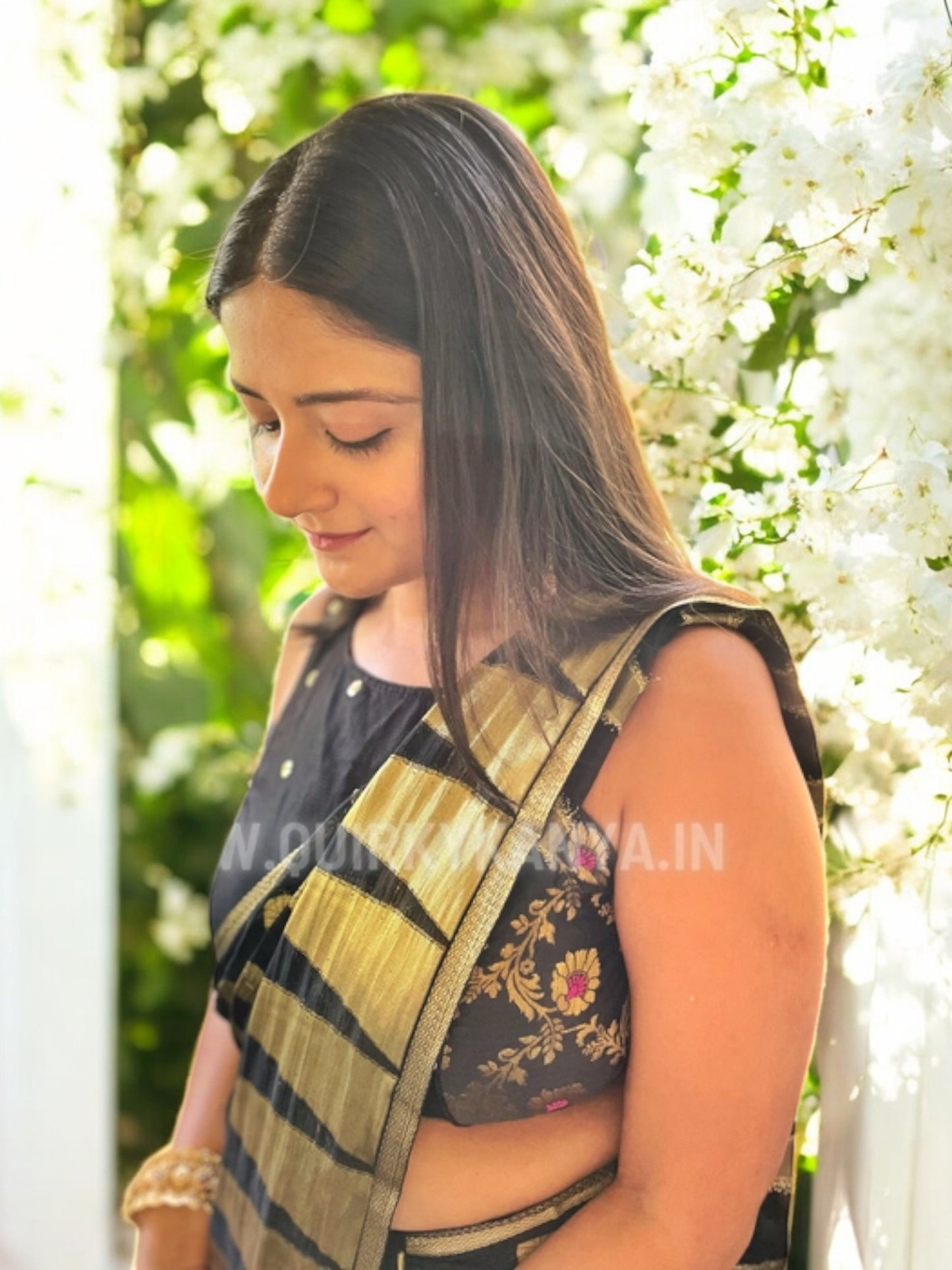 Raven Silhouette Brocade Sleeveless Blouse - Black