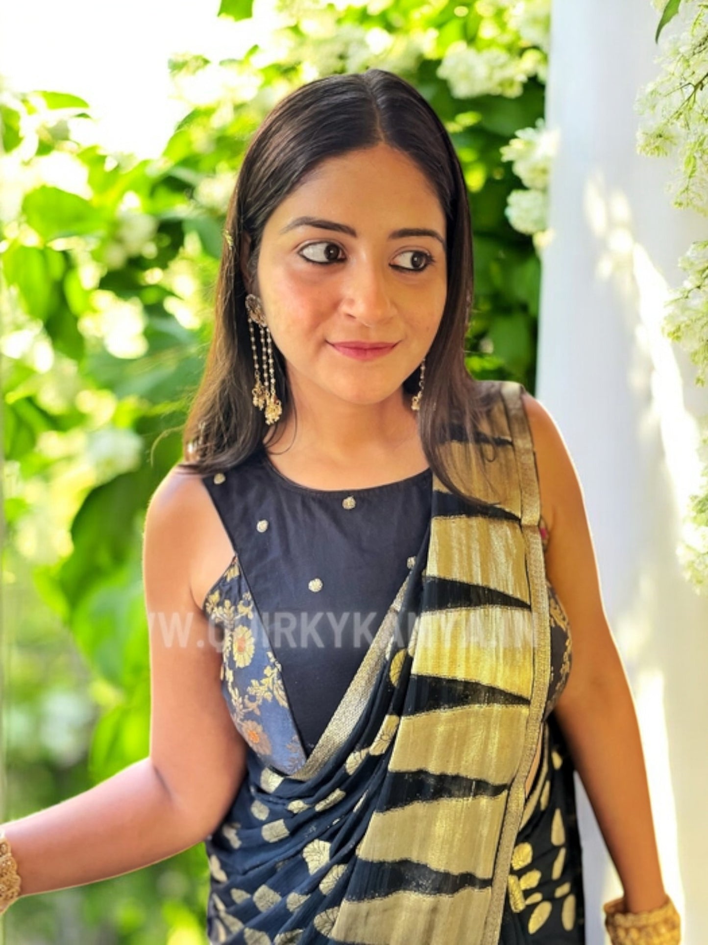 Raven Silhouette Brocade Sleeveless Blouse - Black