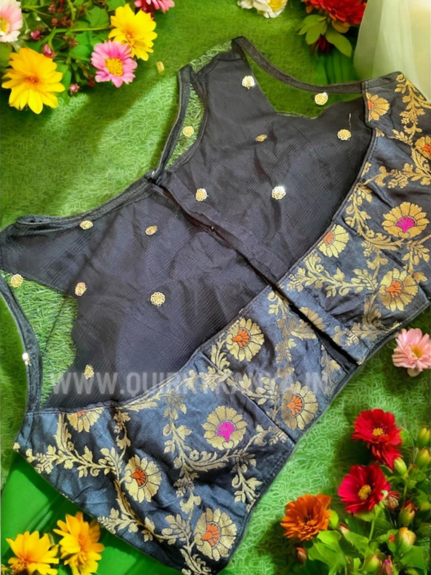 Raven Silhouette Brocade Sleeveless Blouse - Black