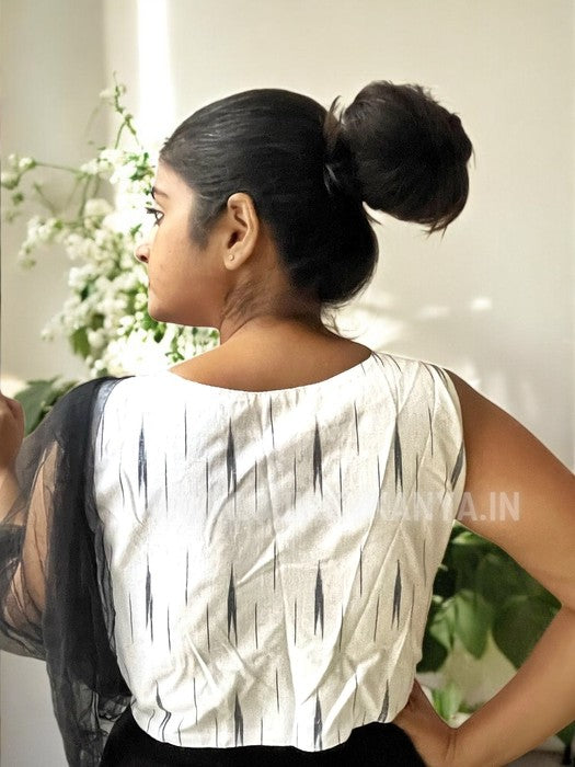 WonderNaari Sleeveless Ikkat Print Cotton Blouse- White