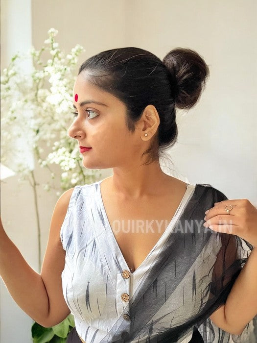 WonderNaari Sleeveless Ikkat Print Cotton Blouse- White