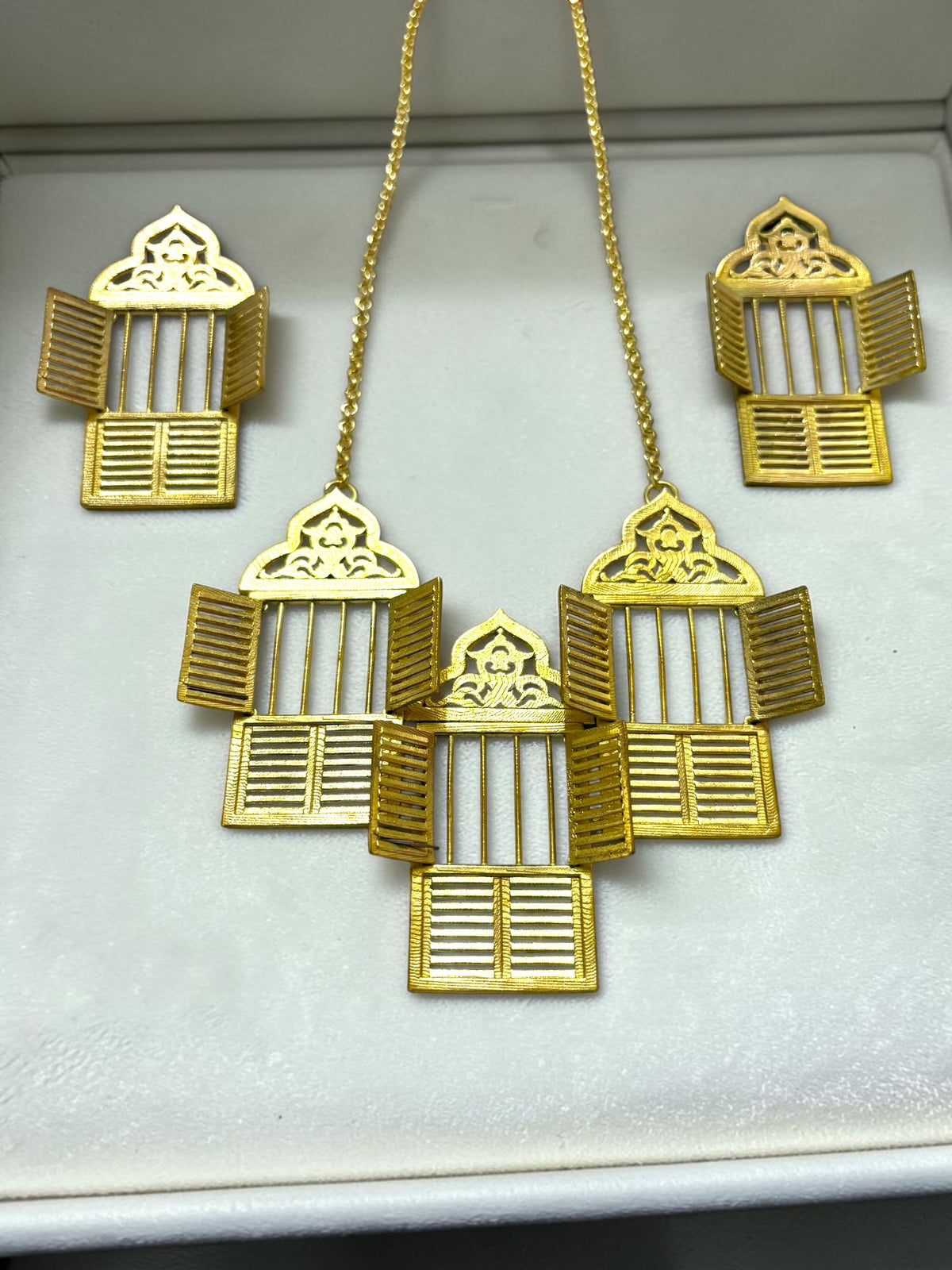 Moner Janala Premium Sculptural Brass Necklace Jewelry Set (Necklace, Earrings)
