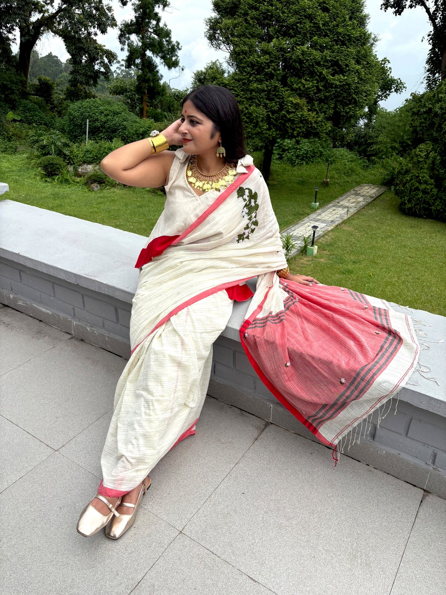 Shiuli Off-white & Red Hand-Embroidered Handloom Saree