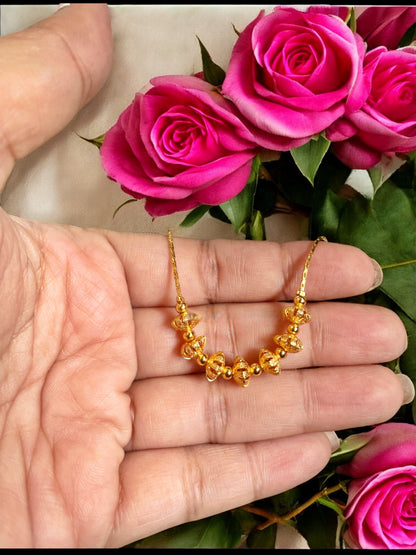 Flat Flowers Golden Necklet - Mini