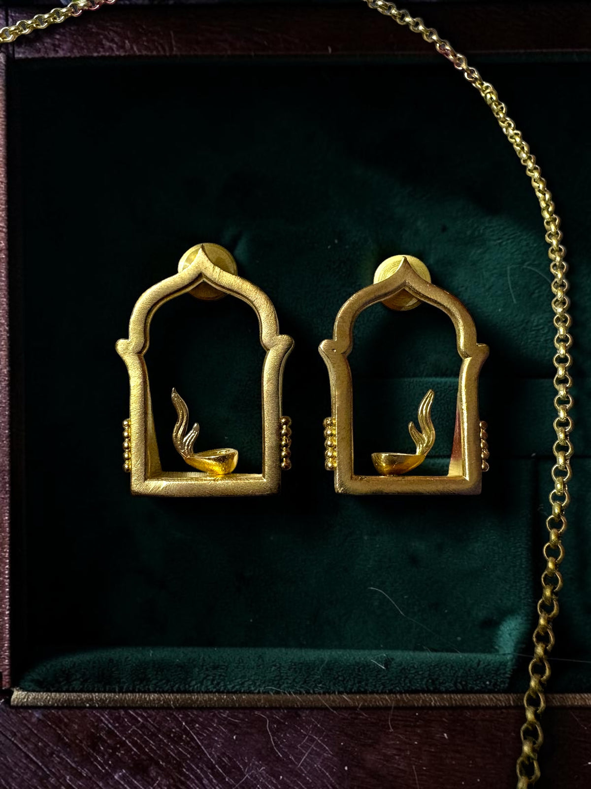 Deepavali Premium Sculptural Brass Necklace Jewelry Set (Necklace, Earrings)