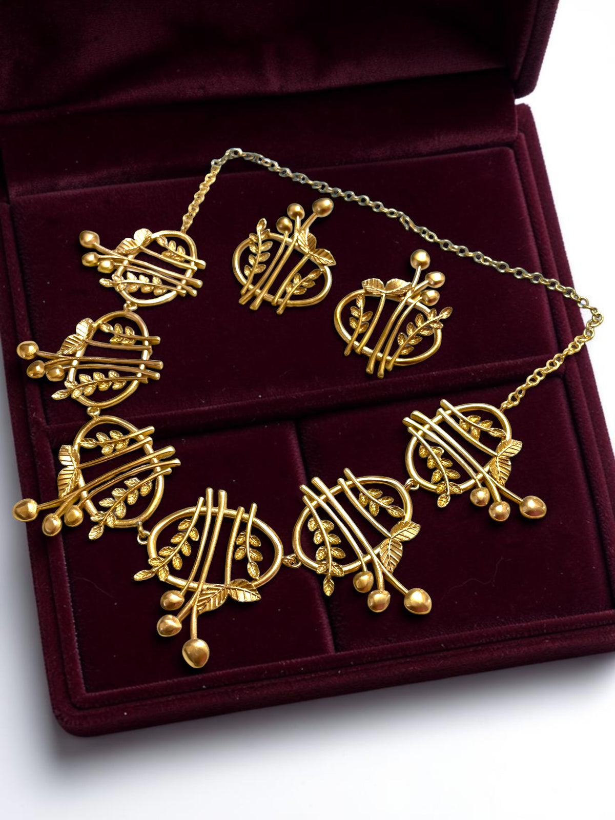 Gulistan Premium Sculptural Brass Necklace Jewelry Set (Necklace, Earrings)