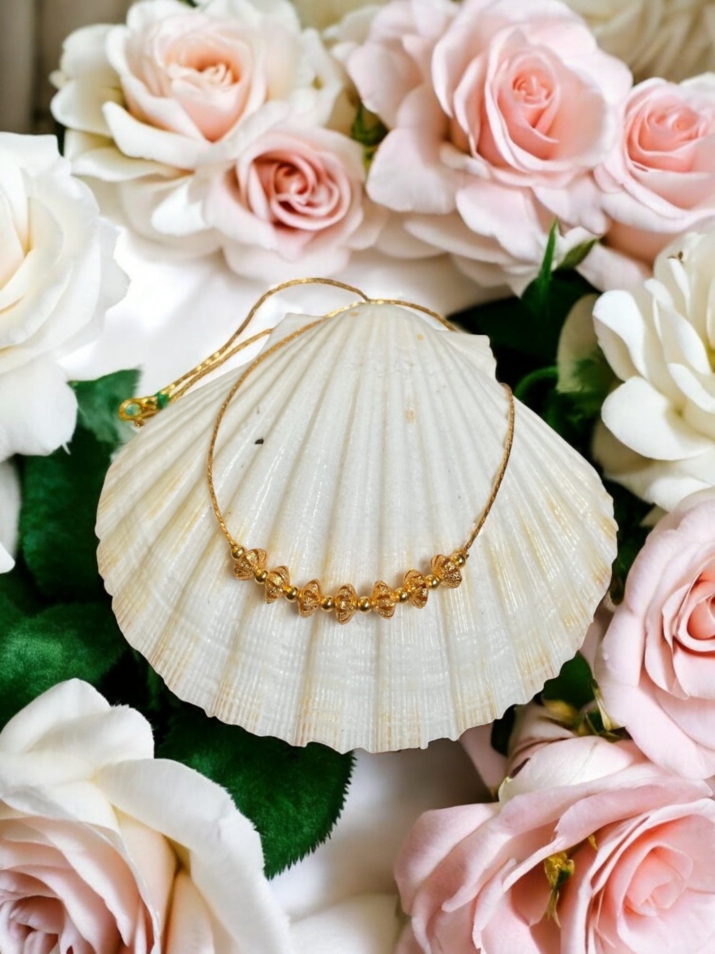 Flat Flowers Golden Necklet - Mini